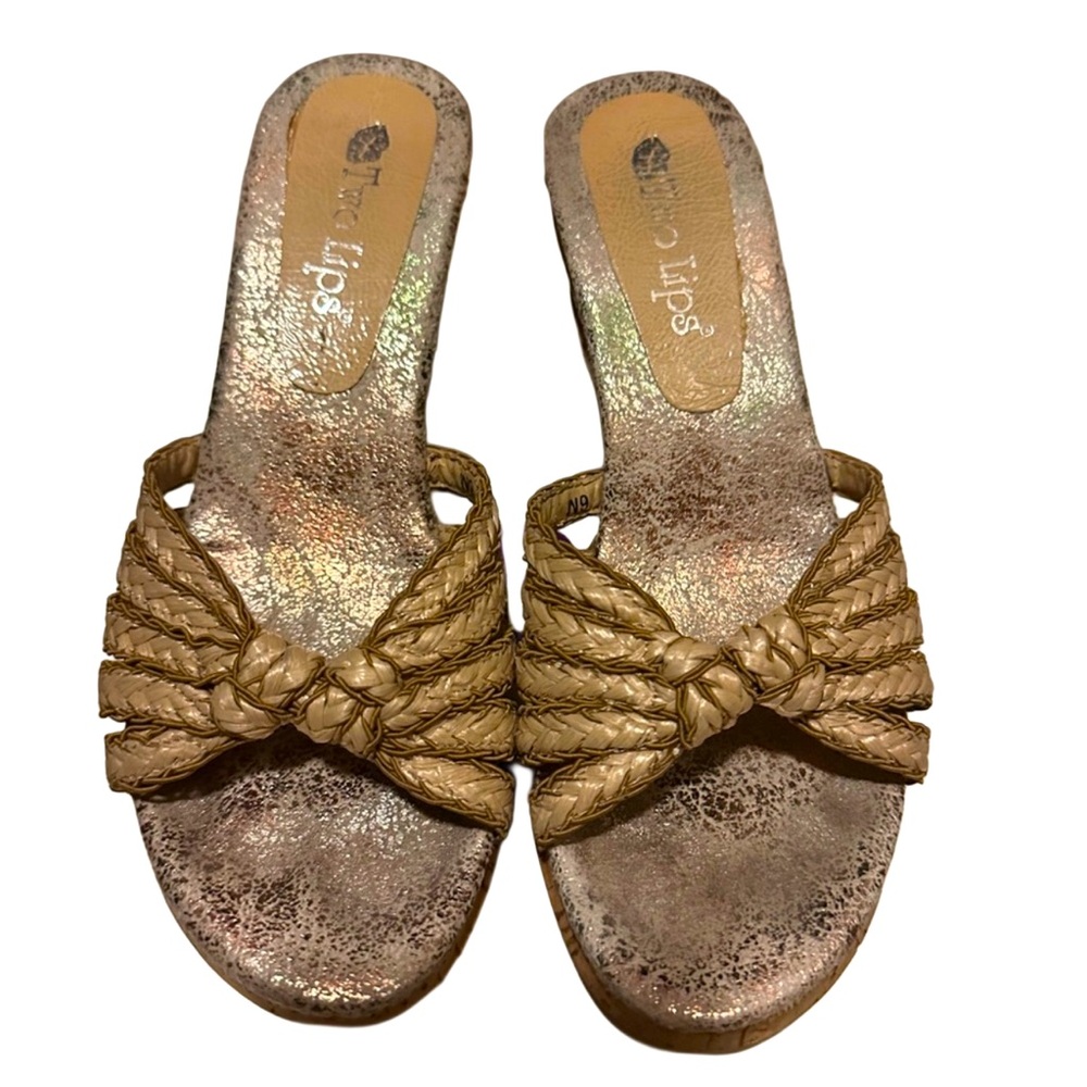 “Two lips” raffia slides. Size 6 m